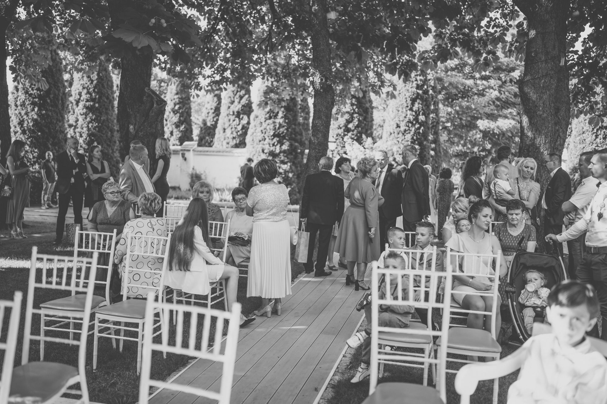 Kameralne miejsce przygotowane na ceremonię ślubną