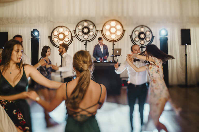 DJ na wesele prowadzący imprezę